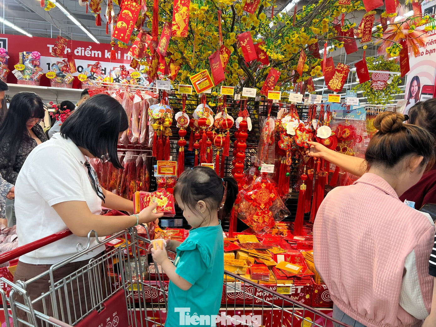 &lsquo;Biển người&rsquo; xếp h&agrave;ng d&agrave;i chờ ăn uống, mua sắm dịp nghỉ Tết Dương lịch- Ảnh 16.