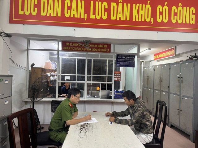 Lời khai của tài xế taxi làm “ảo thuật” tráo tiền của du khách ở Nha Trang- Ảnh 1. Lời khai của tài xế taxi làm “ảo thuật” tráo tiền của du khách ở Nha Trang- Ảnh 1.