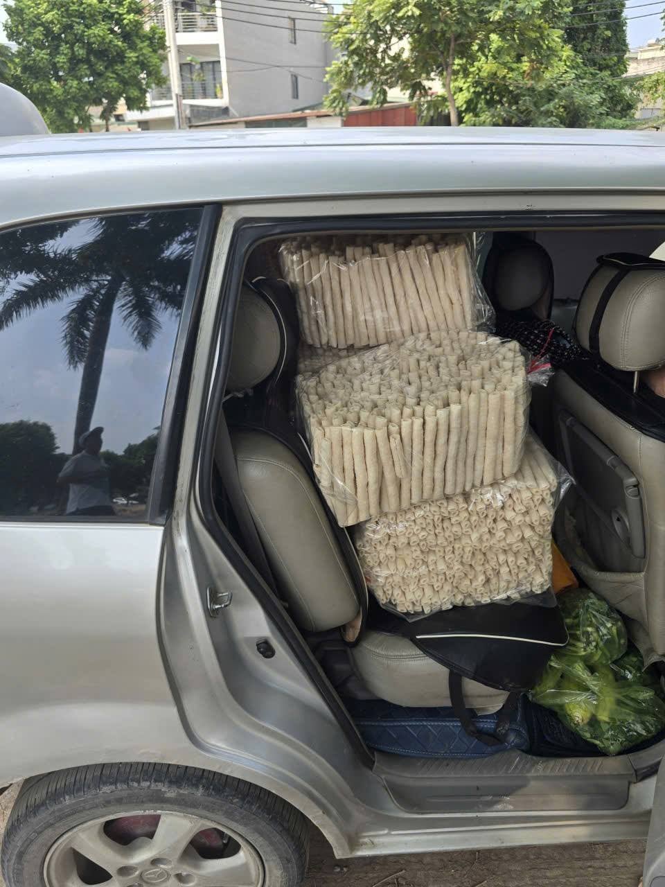 Th&ocirc;ng gia gi&agrave;u c&oacute; kh&ocirc;ng thiếu thứ g&igrave;, t&ocirc;i gửi ch&uacute;t qu&agrave; rẻ tiền m&agrave; cả nh&agrave; họ mừng hơn nhận được v&agrave;ng- Ảnh 1.