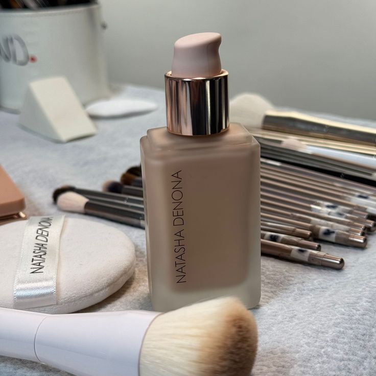 Kem nền được tung h&ocirc; tốt nhất 2025: L&ecirc;n da ho&agrave;n hảo, tăng sinh collagen, chuy&ecirc;n gia kh&ocirc;ng ch&ecirc; nổi- Ảnh 1.