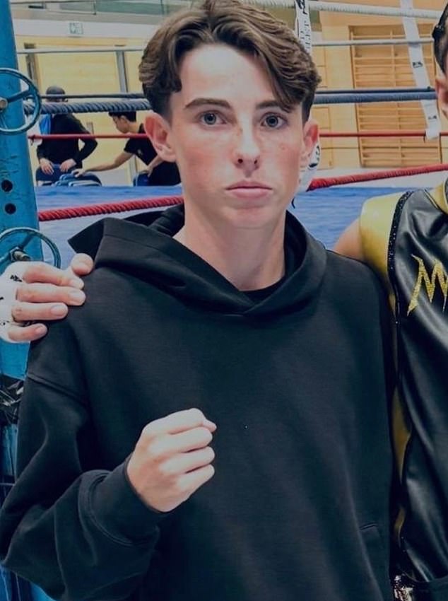 X&oacute;t xa: V&otilde; sĩ 18 tuổi thiệt mạng khi cố gắng cứu bạn m&igrave;nh trong vụ ch&aacute;y qu&aacute;n bar chấn động thế giới- Ảnh 1.