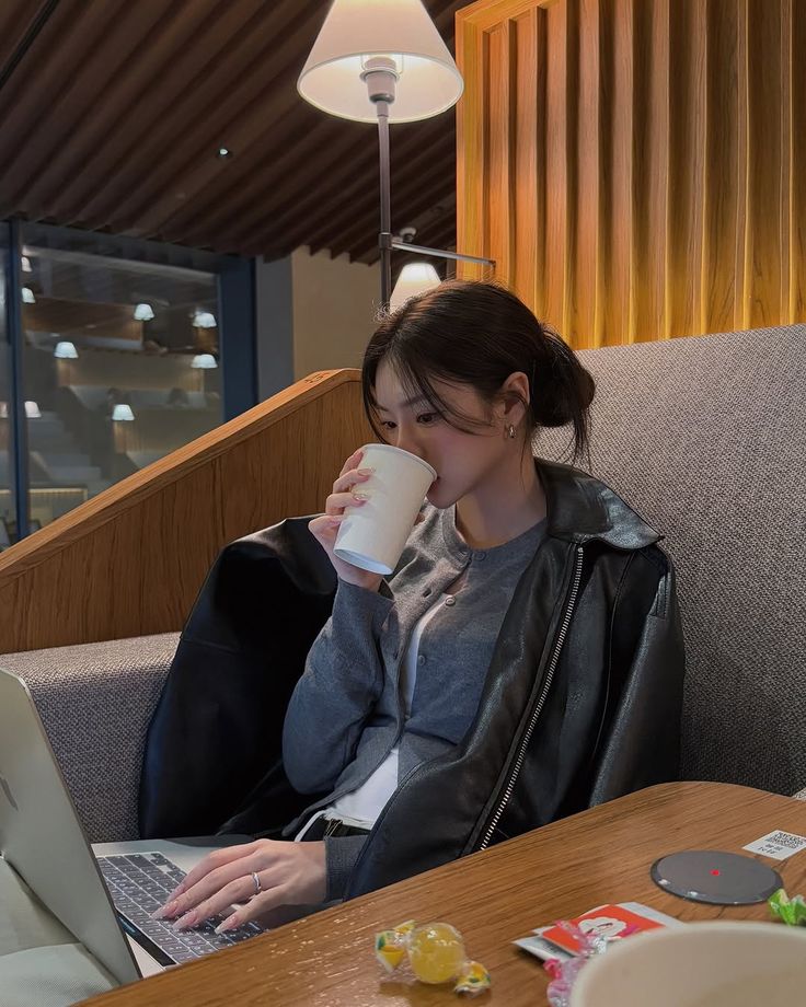 Đi l&agrave;m cả năm, kh&ocirc;ng biếu bố mẹ được 10 triệu ti&ecirc;u Tết l&agrave; thất bại?- Ảnh 1.