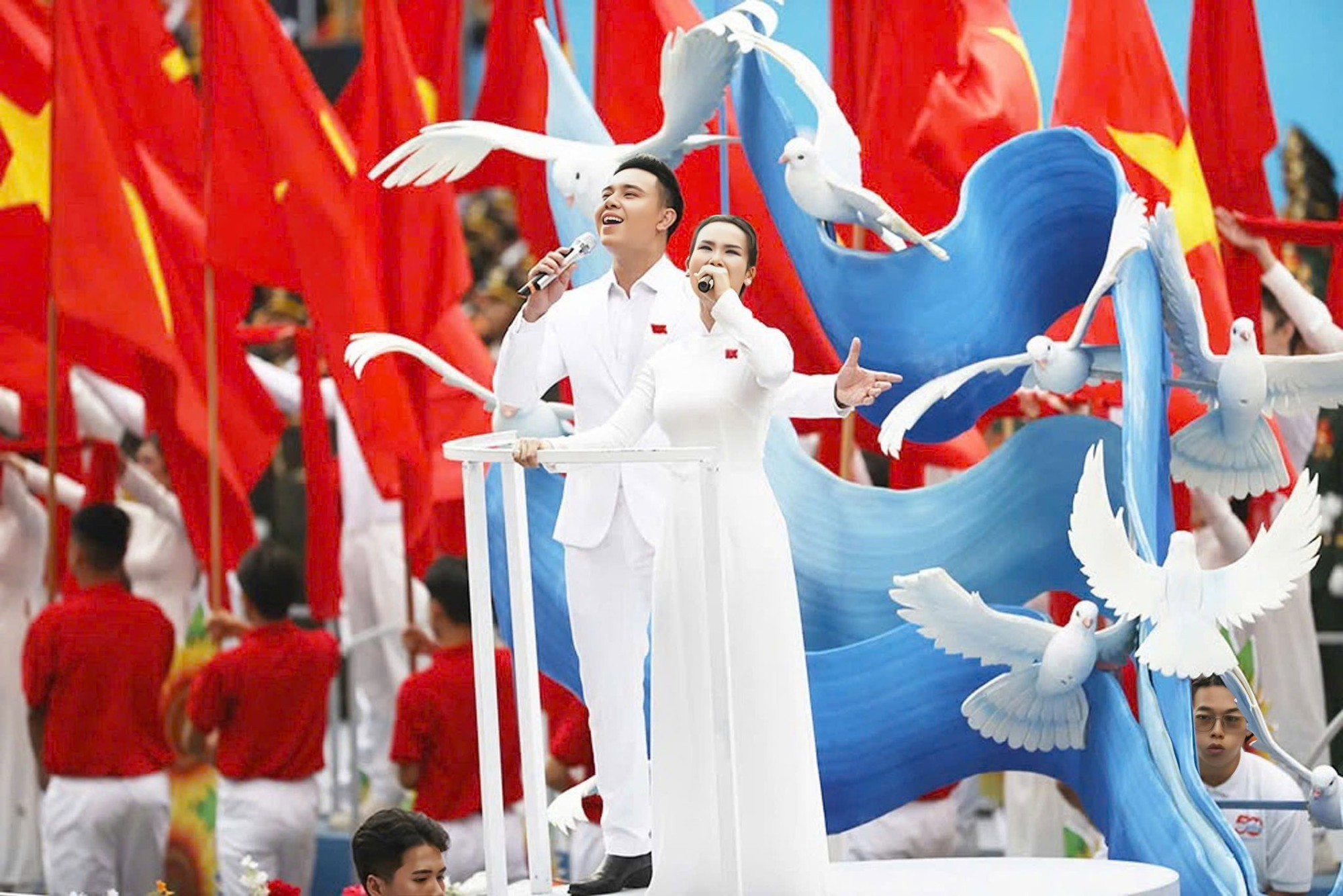 Điểm danh những ca sĩ đắt show của Vpop năm 2025- Ảnh 10.