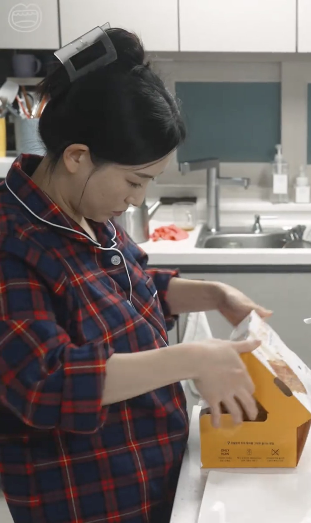 &ldquo;Th&aacute;nh mukbang&rdquo; 14 triệu follow từng bị n&eacute;m đ&aacute; v&igrave; bầu vượt mặt vẫn ăn cay uống bia bất ngờ tuy&ecirc;n bố tạm dừng hoạt động- Ảnh 3.