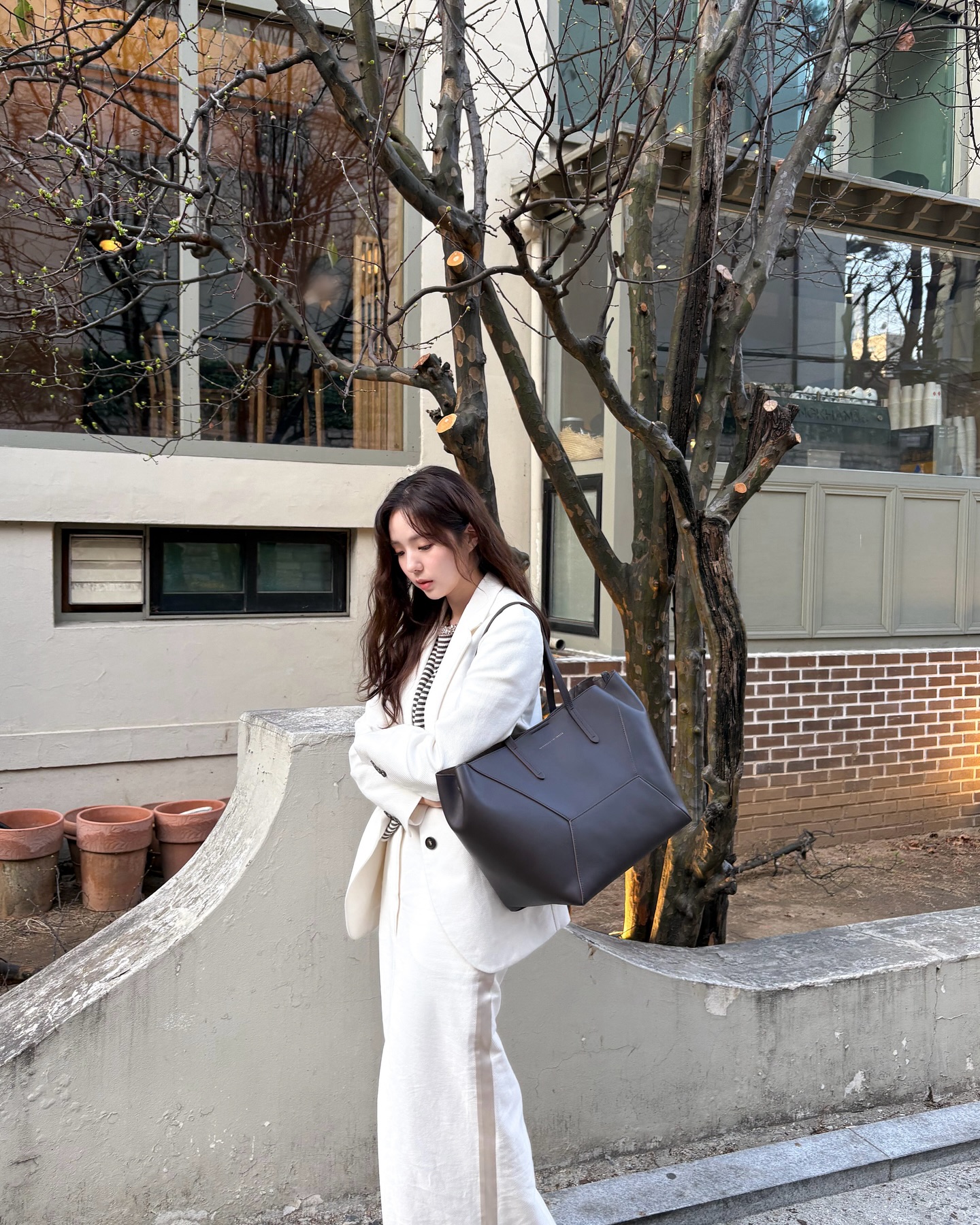 Đồ trắng rất dễ mặc nhưng diện theo 5 công thức này mới chuẩn sang xịn mịn- Ảnh 10. Đồ trắng rất dễ mặc nhưng diện theo 5 công thức này mới chuẩn sang xịn mịn- Ảnh 10.