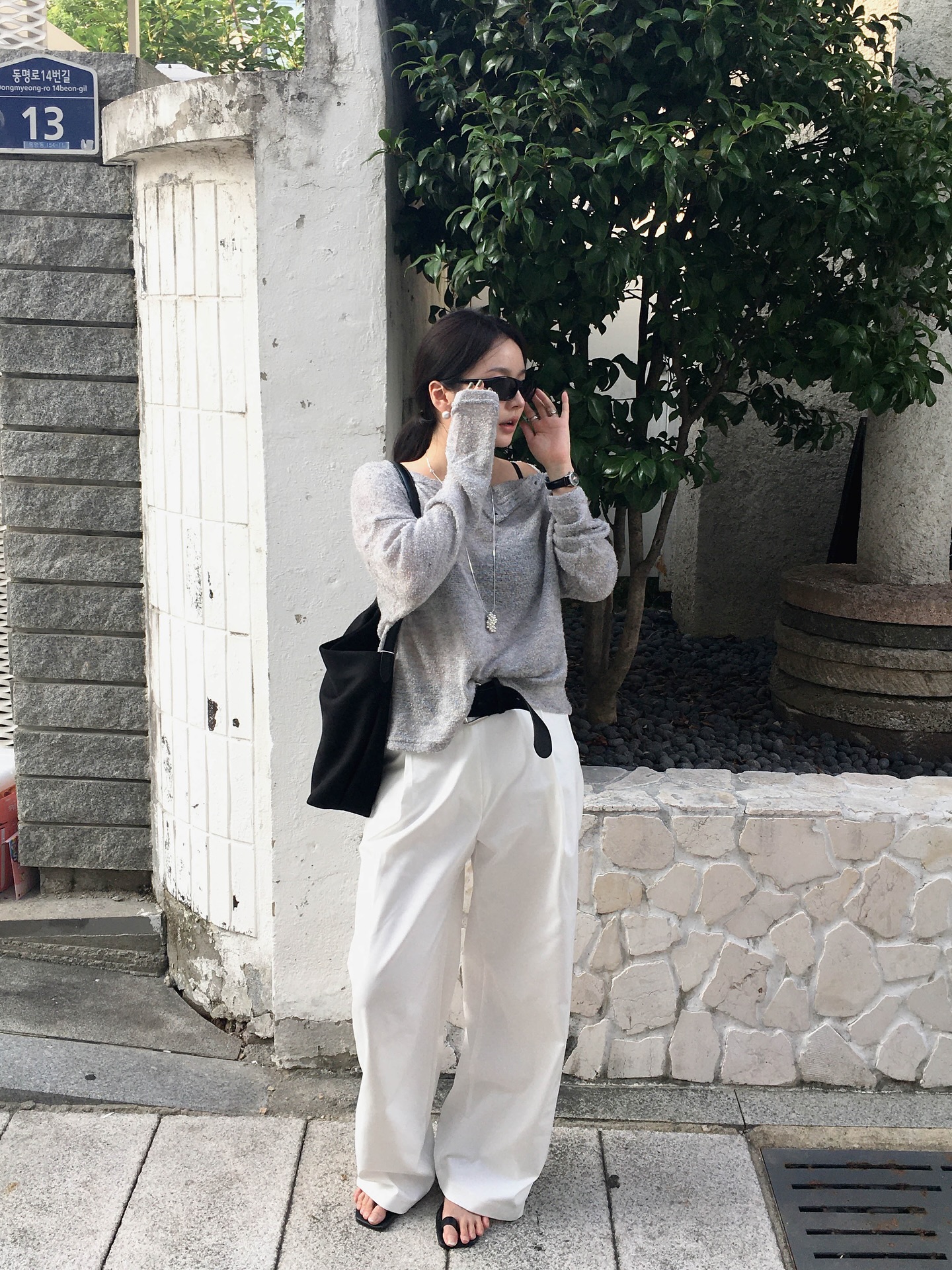 Đồ trắng rất dễ mặc nhưng diện theo 5 công thức này mới chuẩn sang xịn mịn- Ảnh 7. Đồ trắng rất dễ mặc nhưng diện theo 5 công thức này mới chuẩn sang xịn mịn- Ảnh 7.