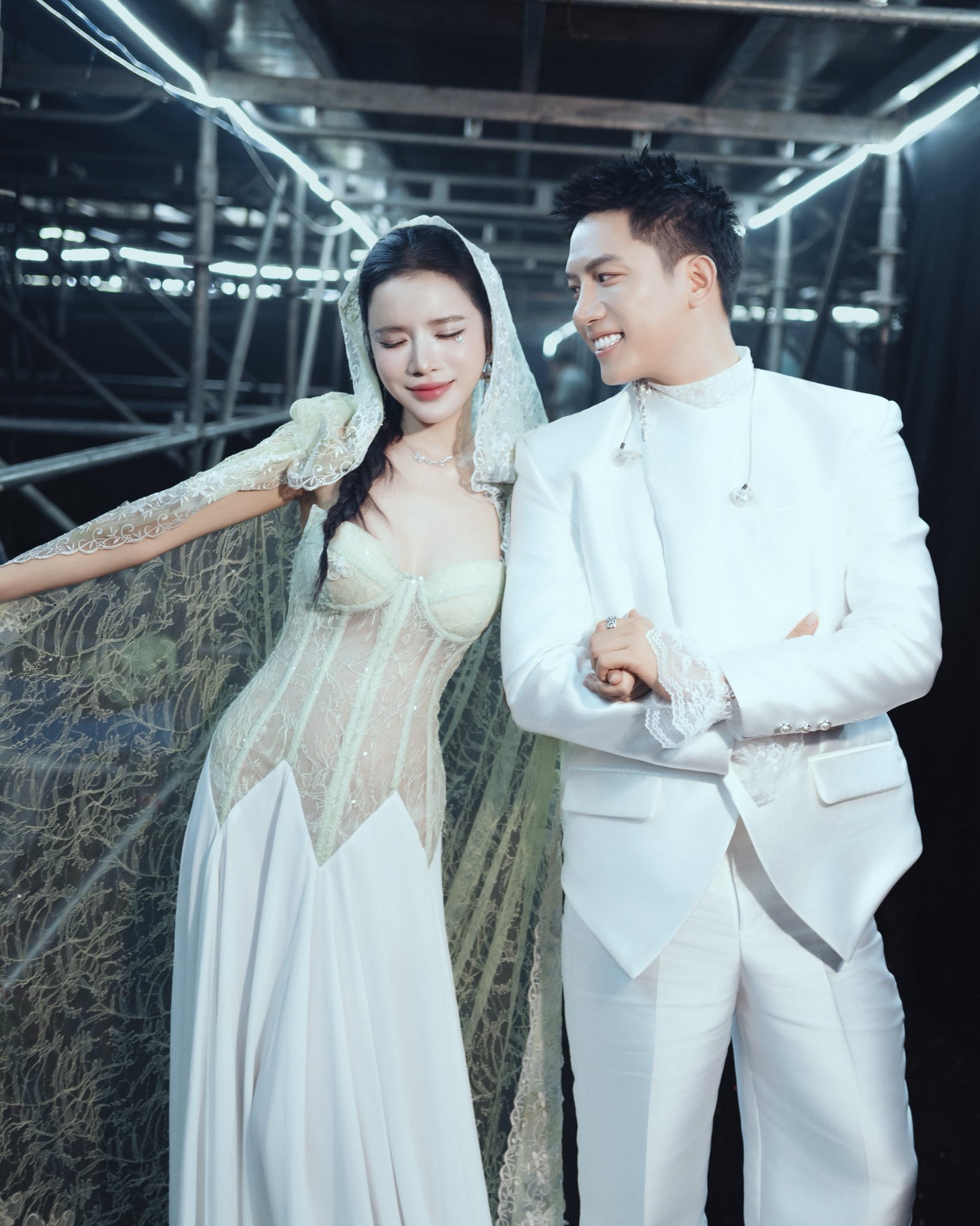 Cặp đ&ocirc;i h&agrave;ng x&oacute;m được Bộ C&ocirc;ng an tin tưởng: Đứng cạnh nhau l&agrave; b&ugrave;ng nổ visual, cả Vbiz chỉ chờ ng&agrave;y ăn cỗ- Ảnh 8.