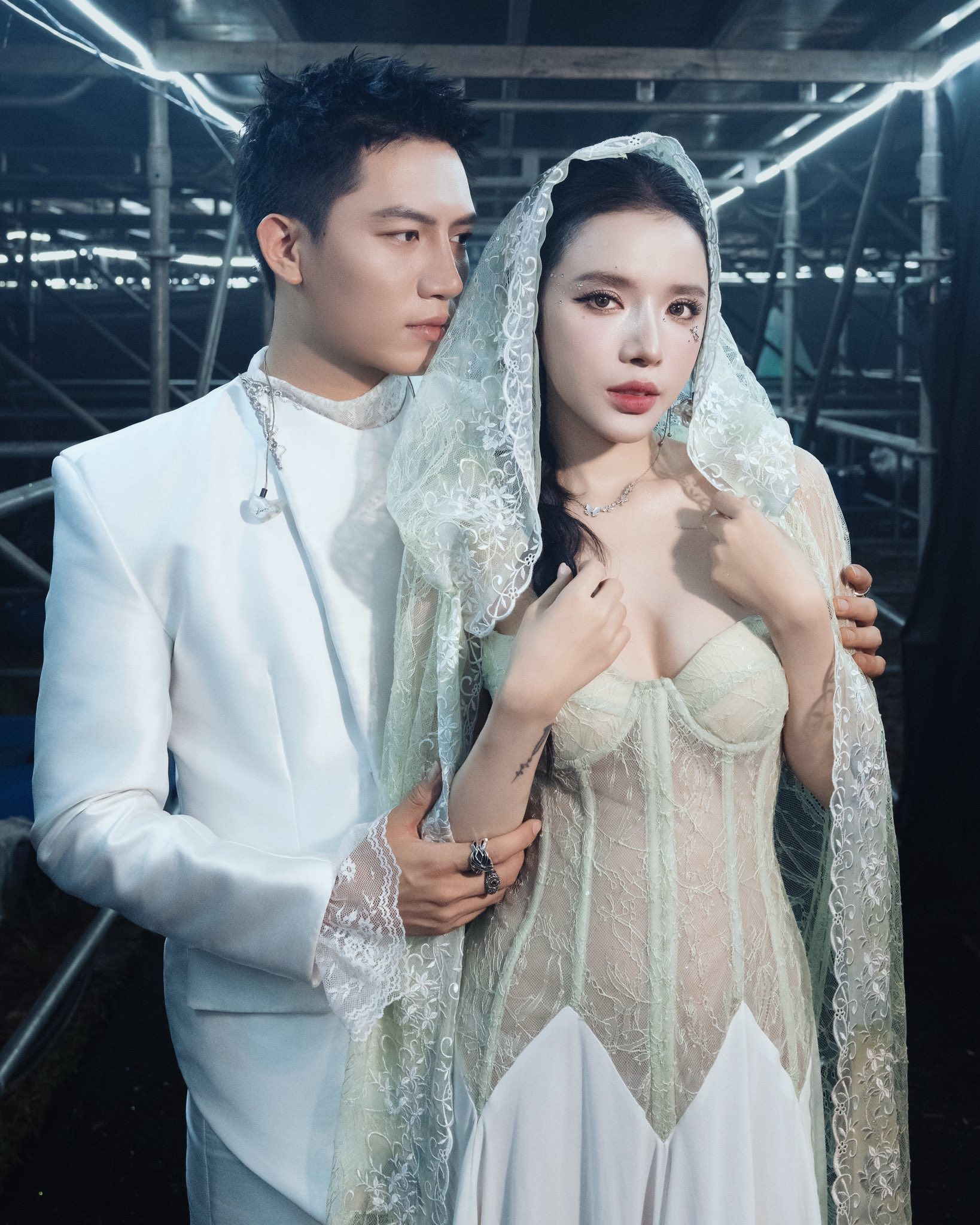 Cặp đ&ocirc;i h&agrave;ng x&oacute;m được Bộ C&ocirc;ng an tin tưởng: Đứng cạnh nhau l&agrave; b&ugrave;ng nổ visual, cả Vbiz chỉ chờ ng&agrave;y ăn cỗ- Ảnh 7.