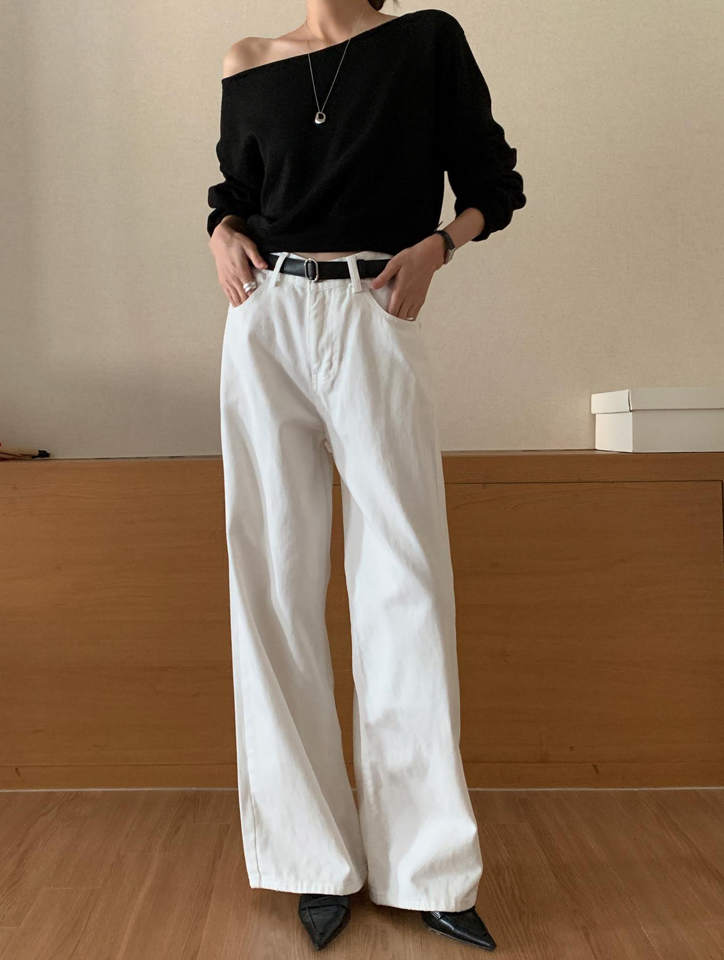 Đồ trắng rất dễ mặc nhưng diện theo 5 công thức này mới chuẩn sang xịn mịn- Ảnh 3. Đồ trắng rất dễ mặc nhưng diện theo 5 công thức này mới chuẩn sang xịn mịn- Ảnh 3.