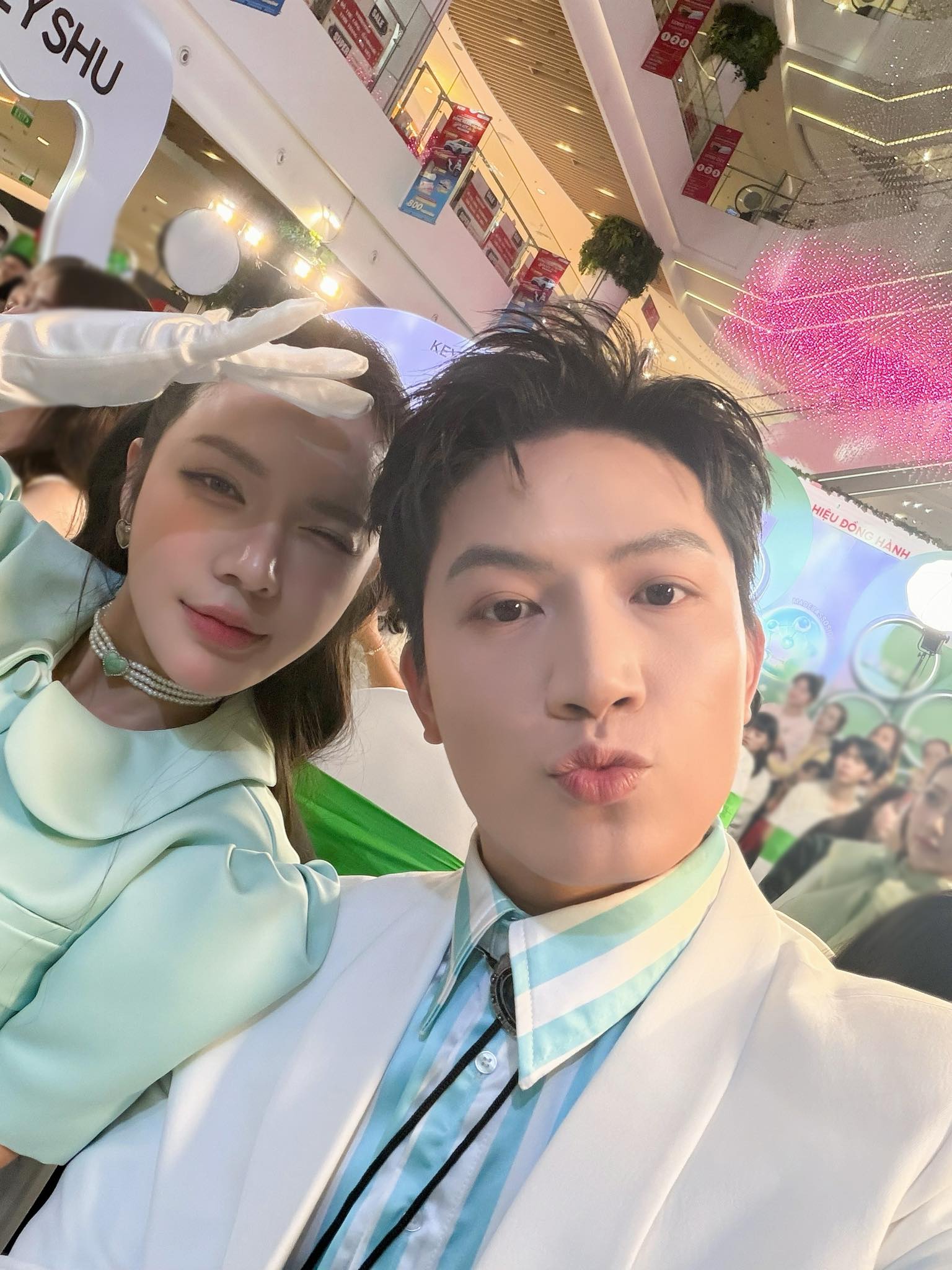 Cặp đ&ocirc;i h&agrave;ng x&oacute;m được Bộ C&ocirc;ng an tin tưởng: Đứng cạnh nhau l&agrave; b&ugrave;ng nổ visual, cả Vbiz chỉ chờ ng&agrave;y ăn cỗ- Ảnh 1.