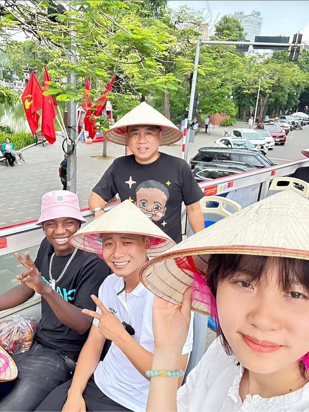 Lindo về qu&ecirc; Quang Linh Vlogs quay clip c&acirc;u view, cư d&acirc;n mạng bất b&igrave;nh- Ảnh 5.