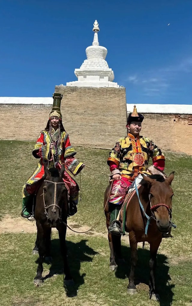 Ch&uacute; rể M&ocirc;ng Cổ hot MXH vừa qua lộ ảnh qu&aacute; khứ: Kh&ocirc;ng thể tin nổi l&agrave; c&ugrave;ng 1 người!- Ảnh 9.