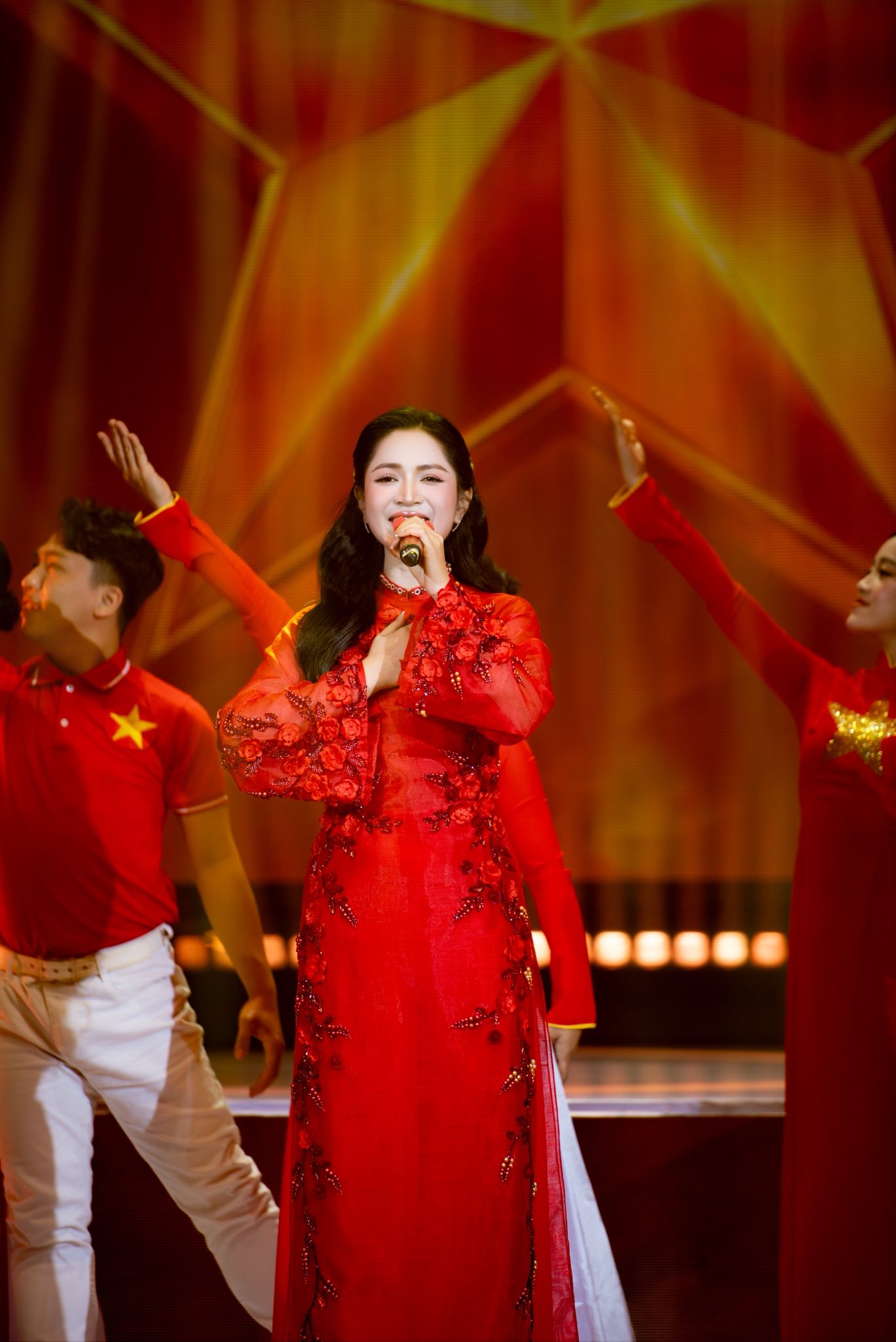 Điểm danh những ca sĩ đắt show của Vpop năm 2025- Ảnh 19.