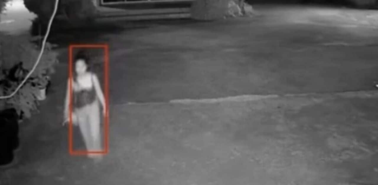 Chiếc &ocirc; t&ocirc; tải chở theo c&ocirc; g&aacute;i kh&ocirc;ng mặc quần &aacute;o, 2 h&ocirc;m sau sự thật đ&aacute;ng sợ được ph&aacute;t hiện- Ảnh 1.