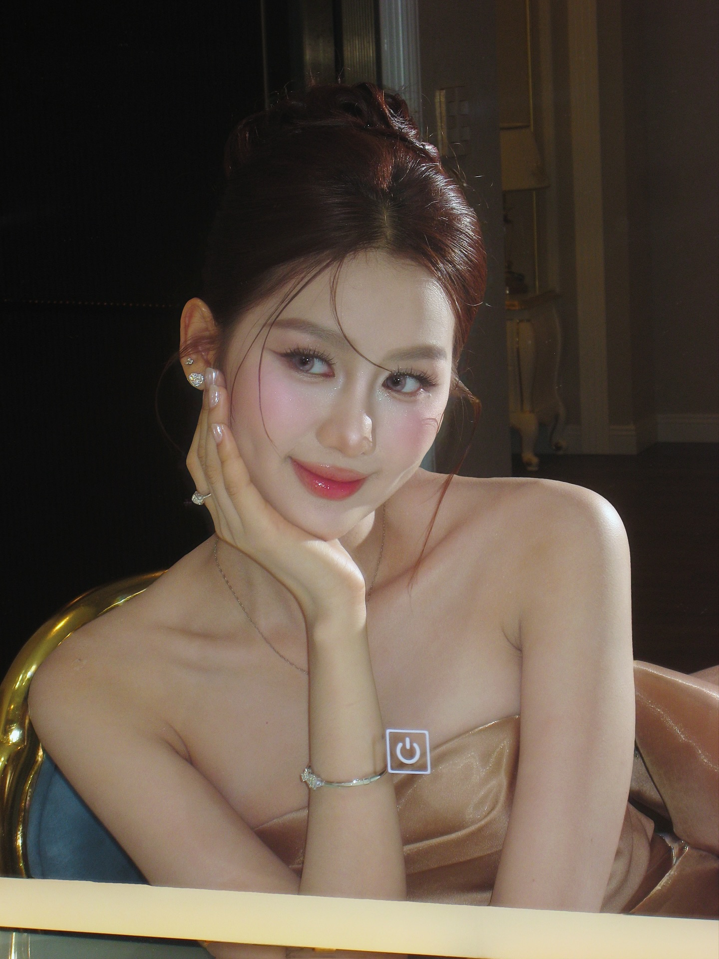 Quế Anh chơi lớn đầu năm, đổi giao diện sexy nhất trước giờ- Ảnh 13.