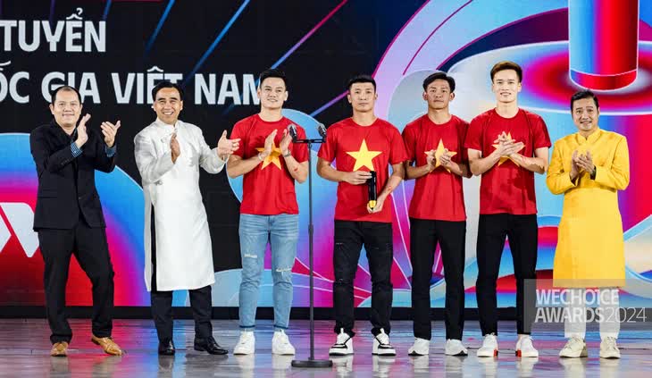 Những khoảnh khắc lịch sử Vbiz kh&ocirc;ng bao giờ c&oacute; thể lặp lại chỉ c&oacute; tại WeChoice Awards- Ảnh 9.