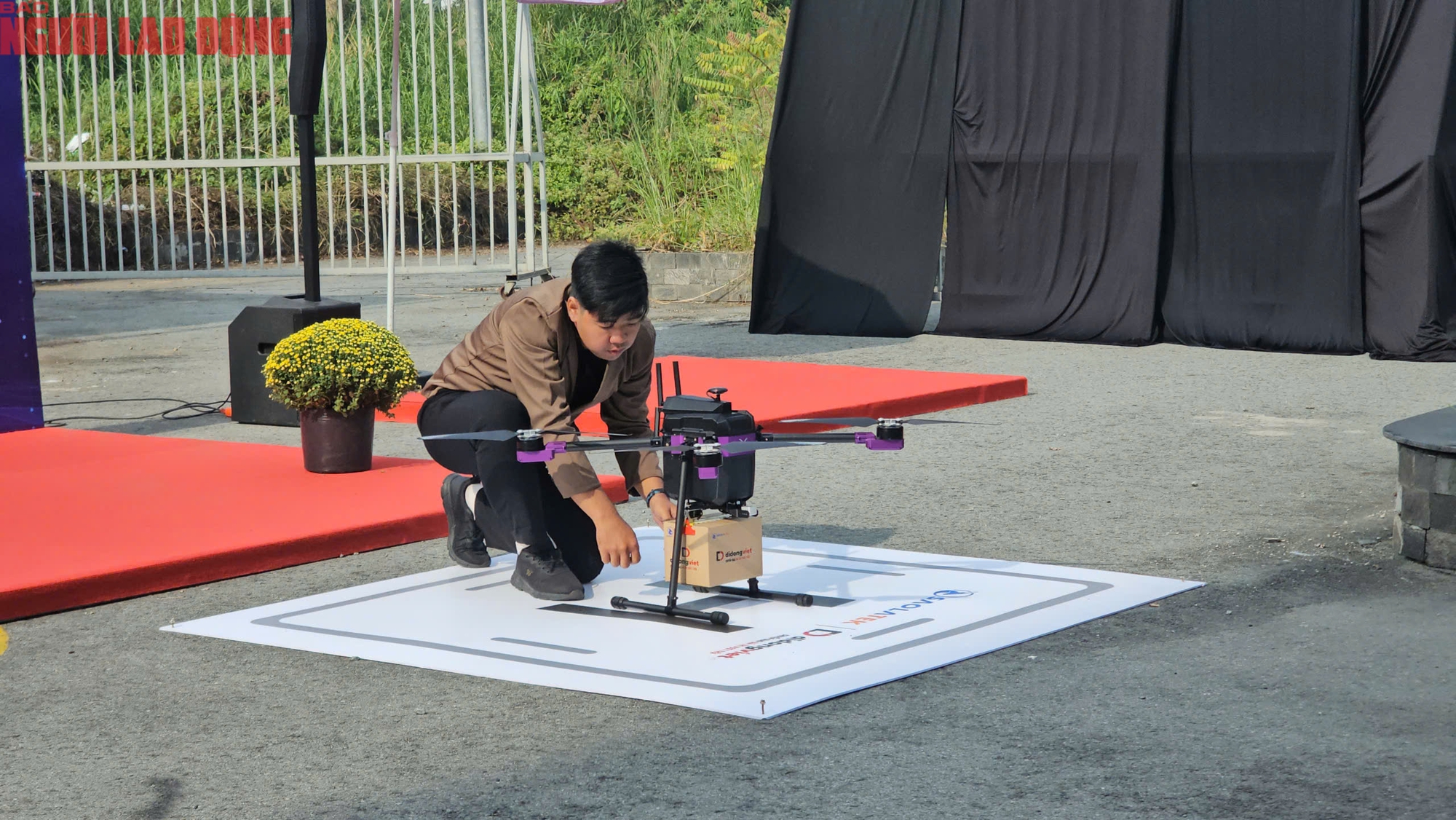 TPHCM chính thức thử nghiệm giao hàng bằng máy bay không người lái- Ảnh 2. TPHCM chính thức thử nghiệm giao hàng bằng máy bay không người lái- Ảnh 2.