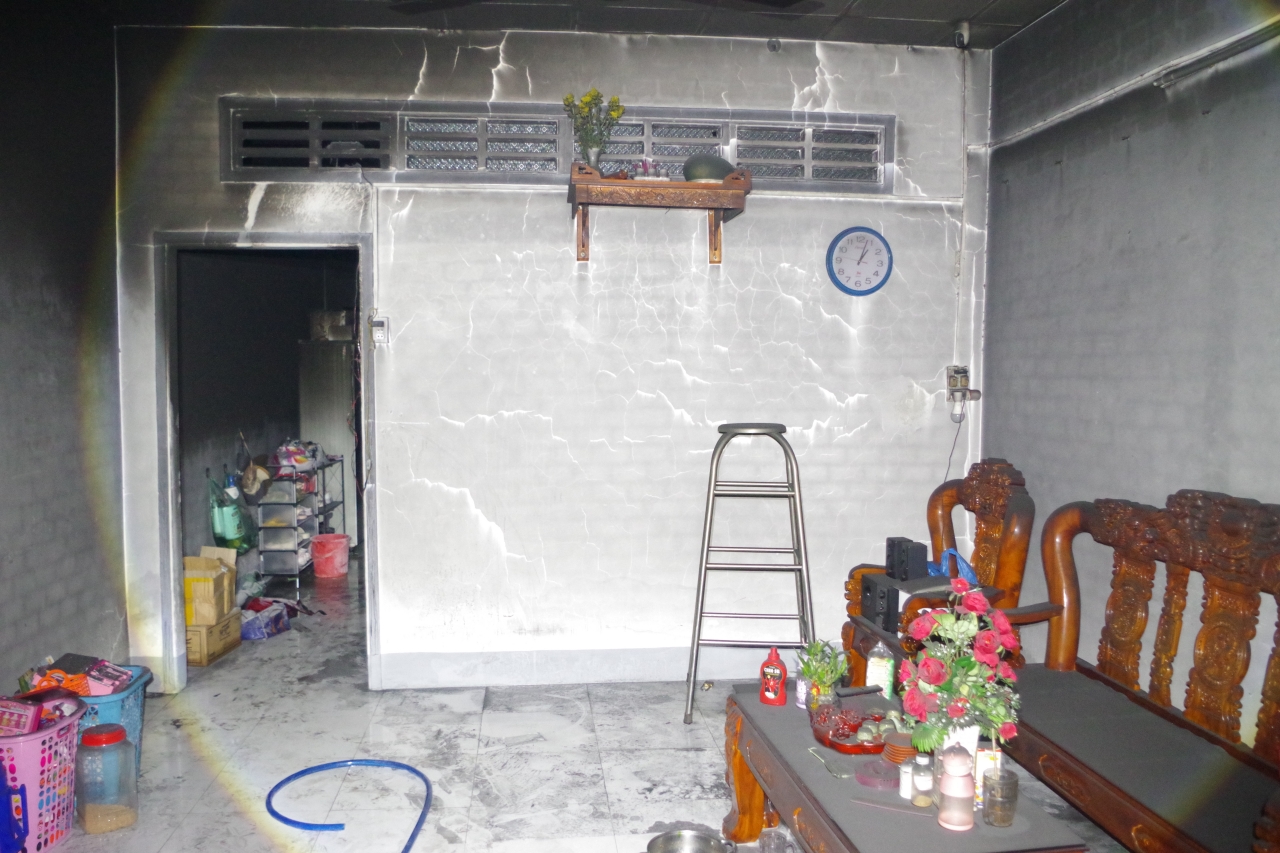 Ch&aacute;y nh&agrave; trong l&uacute;c bố mẹ đi vắng, 2 b&eacute; g&aacute;i sinh năm 2017 v&agrave; 2018 ngạt kh&oacute;i tử vong thương t&acirc;m- Ảnh 1.