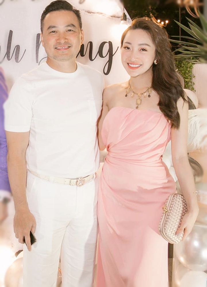 Diễn viên sở hữu tài sản nghìn tỉ, biệt thự từ Việt Nam đến London: Hôn nhân viên mãn bên vợ kém 16 tuổi- Ảnh 1. Diễn viên sở hữu tài sản nghìn tỉ, biệt thự từ Việt Nam đến London: Hôn nhân viên mãn bên vợ kém 16 tuổi- Ảnh 1.