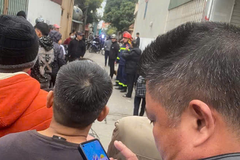 H&agrave; Nội: Ba người thương vong sau nhiều tiếng nổ ph&aacute;t ra tại ng&ocirc;i nh&agrave; 2 tầng- Ảnh 1.