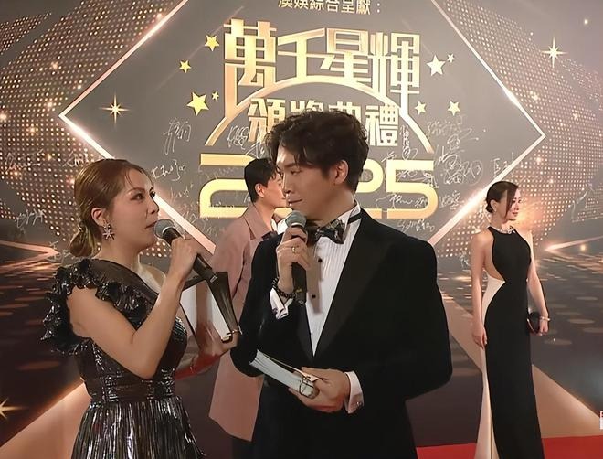 Thảm đỏ đi 1 lần 