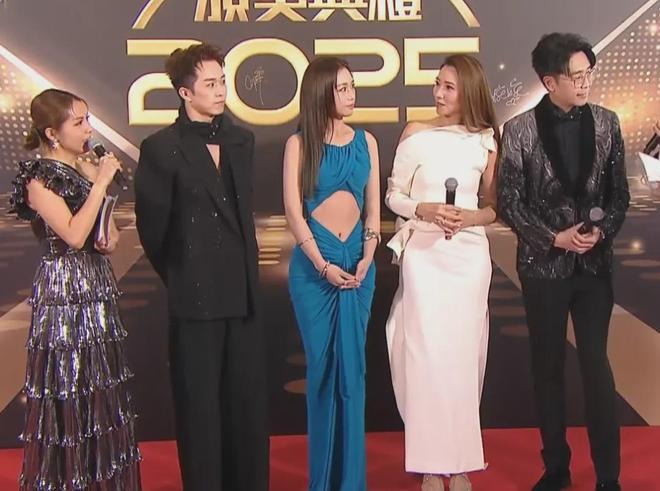 Thảm đỏ đi 1 lần 