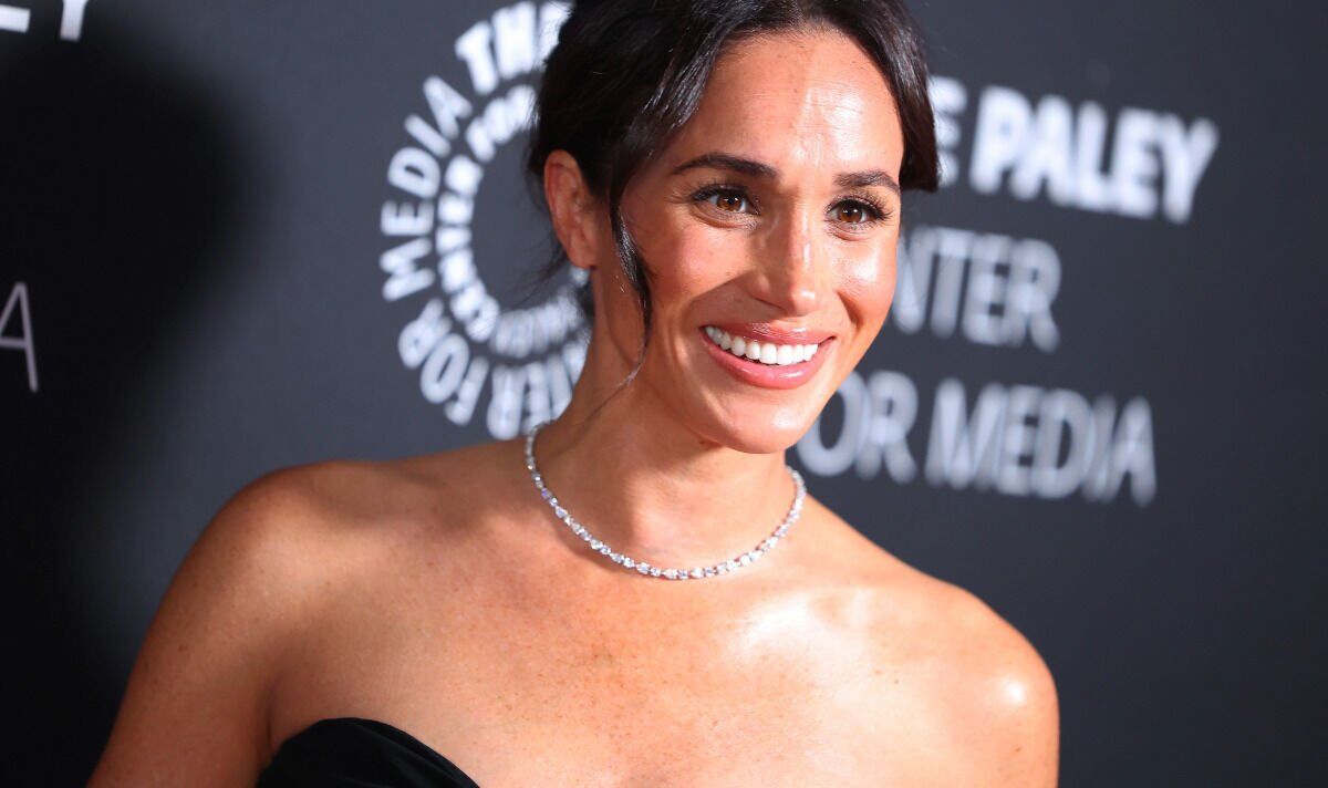 Sau 3 năm vắng b&oacute;ng, l&yacute; do thực sự khiến Meghan Markle gật đầu về qu&ecirc; chồng h&oacute;a ra kh&ocirc;ng phải v&igrave; l&agrave;m h&ograve;a- Ảnh 2.