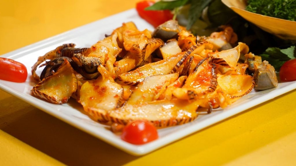 Truy t&igrave;m "kho b&aacute;u" dưới đ&aacute;y biển Việt: Lo&agrave;i ốc khổng lồ thịt ngon trứ danh, b&ecirc;n trong ẩn chứa vận may đổi đời tiền tỷ- Ảnh 4.