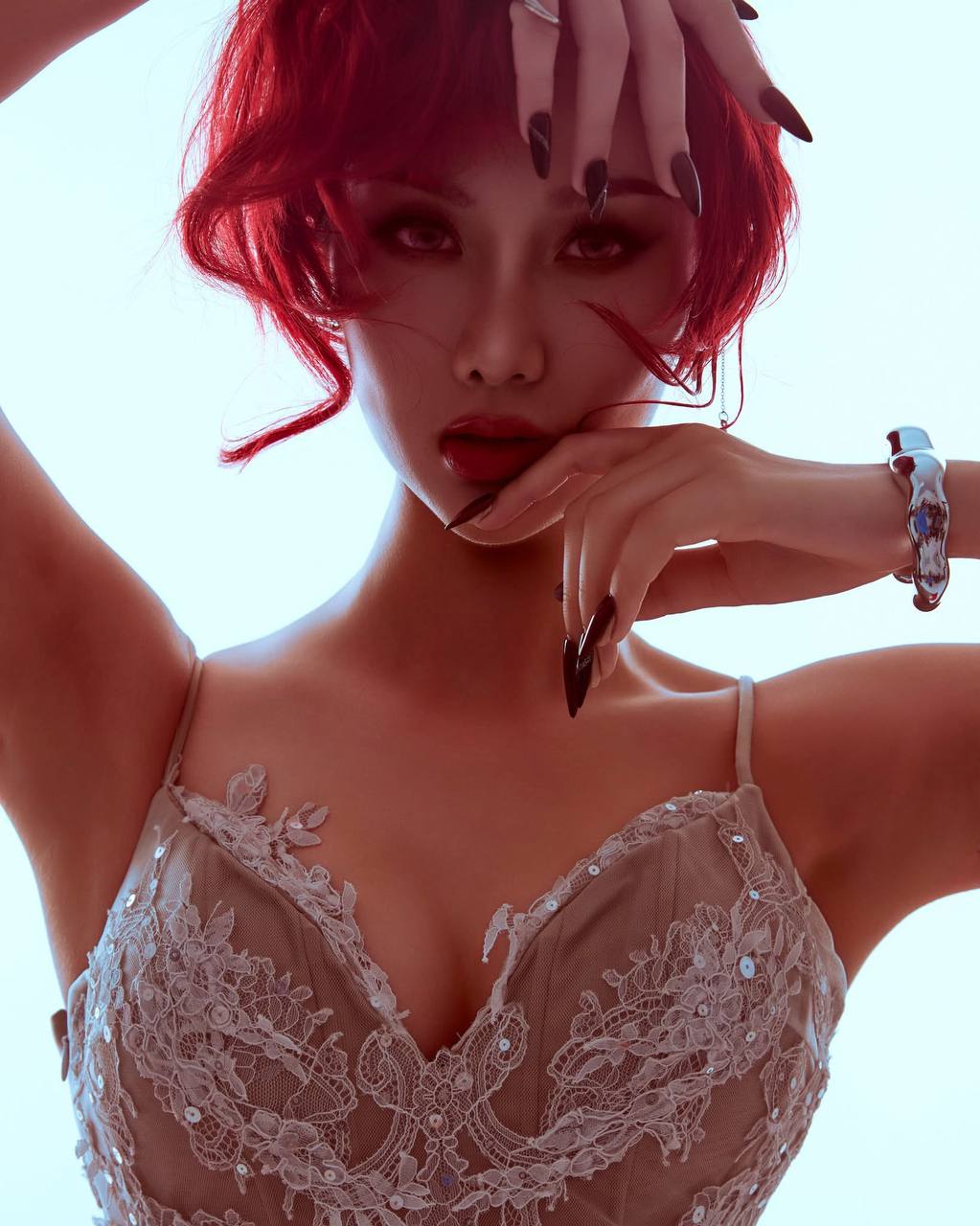 Quế Anh chơi lớn đầu năm, đổi giao diện sexy nhất trước giờ- Ảnh 1.