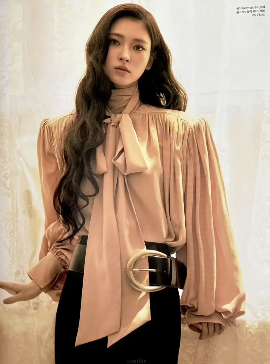 Diện đồ m&ugrave;a đ&ocirc;ng sao cho kh&ocirc;ng bị "nuốt d&aacute;ng"? Chi&ecirc;u "tam gi&aacute;c ngược" để vai th&ocirc; h&oacute;a sang chảnh, lưng g&ugrave; th&agrave;nh si&ecirc;u mẫu- Ảnh 18.