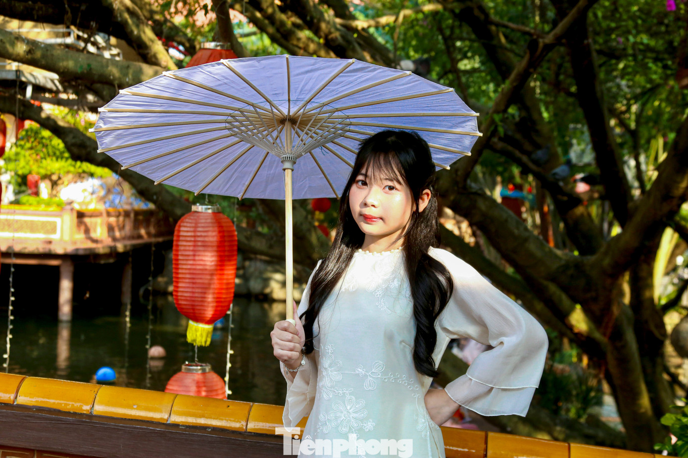 Bạn trẻ Đ&agrave; Nẵng x&uacute;ng x&iacute;nh &aacute;o d&agrave;i chụp ảnh Tết- Ảnh 10.