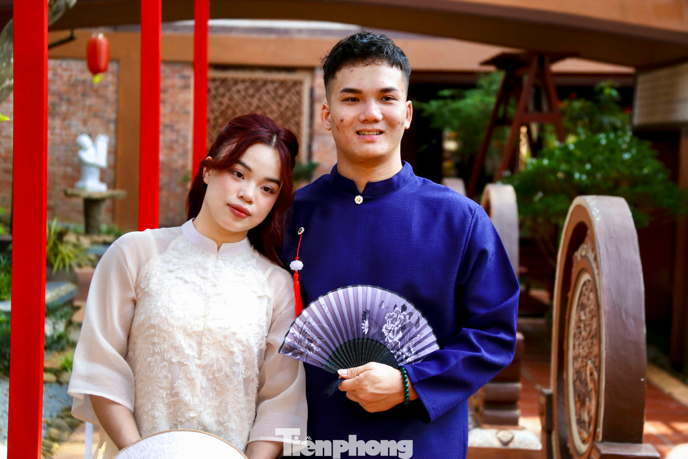 Bạn trẻ Đ&agrave; Nẵng x&uacute;ng x&iacute;nh &aacute;o d&agrave;i chụp ảnh Tết- Ảnh 12.