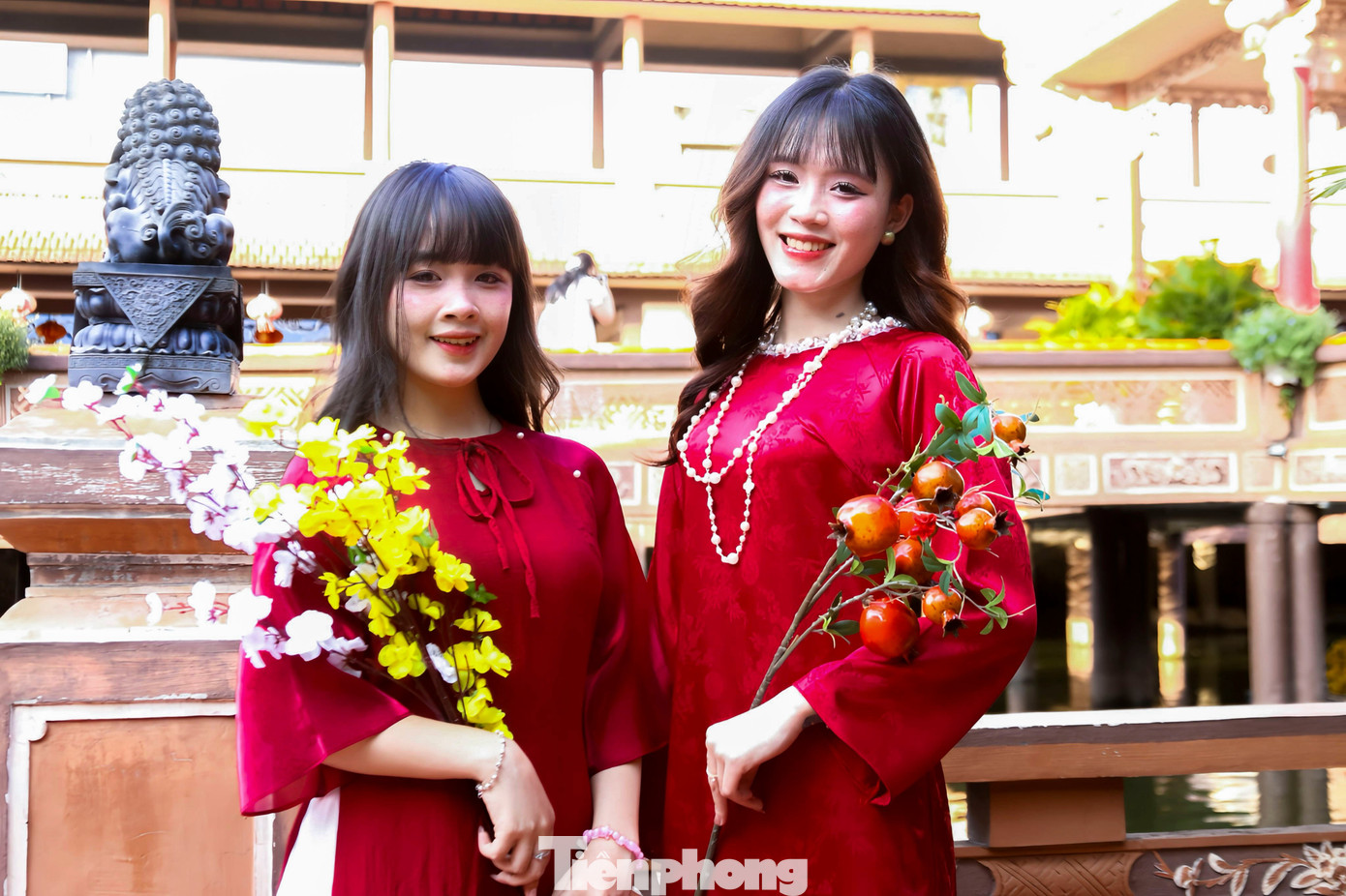 Bạn trẻ Đ&agrave; Nẵng x&uacute;ng x&iacute;nh &aacute;o d&agrave;i chụp ảnh Tết- Ảnh 8.