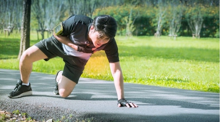 Người đ&agrave;n &ocirc;ng đột tử khi đang tập thể dục buổi s&aacute;ng, b&aacute;c sĩ cảnh b&aacute;o: Dậy sớm tập thể dục phải tr&aacute;nh 3 sai lầm n&agrave;y- Ảnh 1.