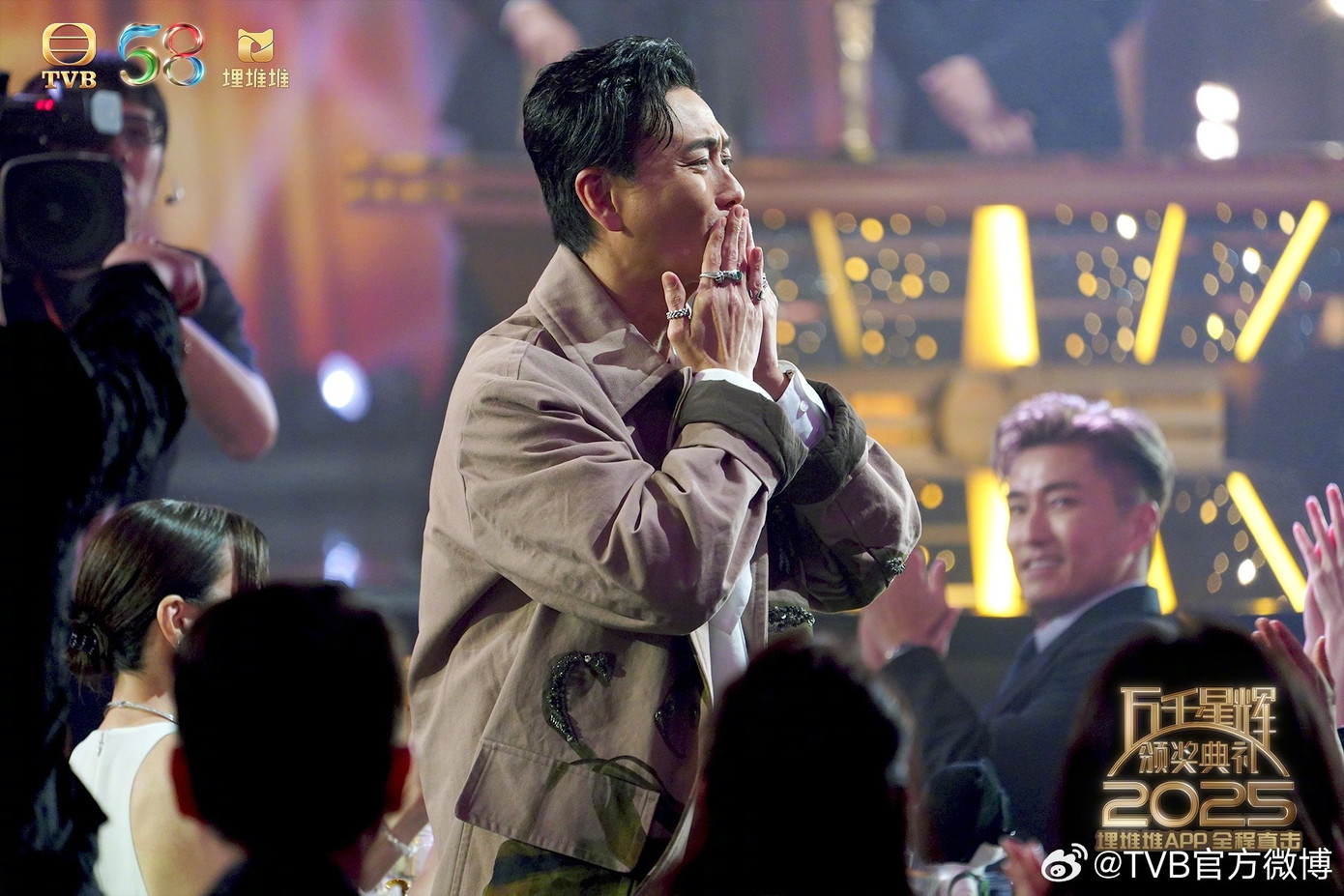 Huỳnh T&ocirc;ng Trạch kh&oacute;c nức nở- Ảnh 1.