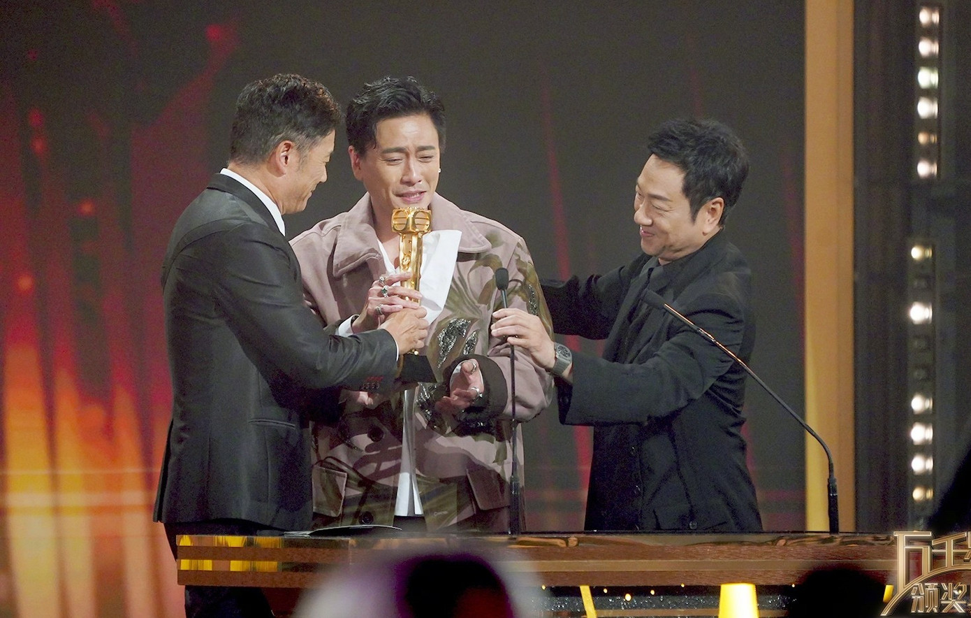 Huỳnh T&ocirc;ng Trạch kh&oacute;c nức nở- Ảnh 2.