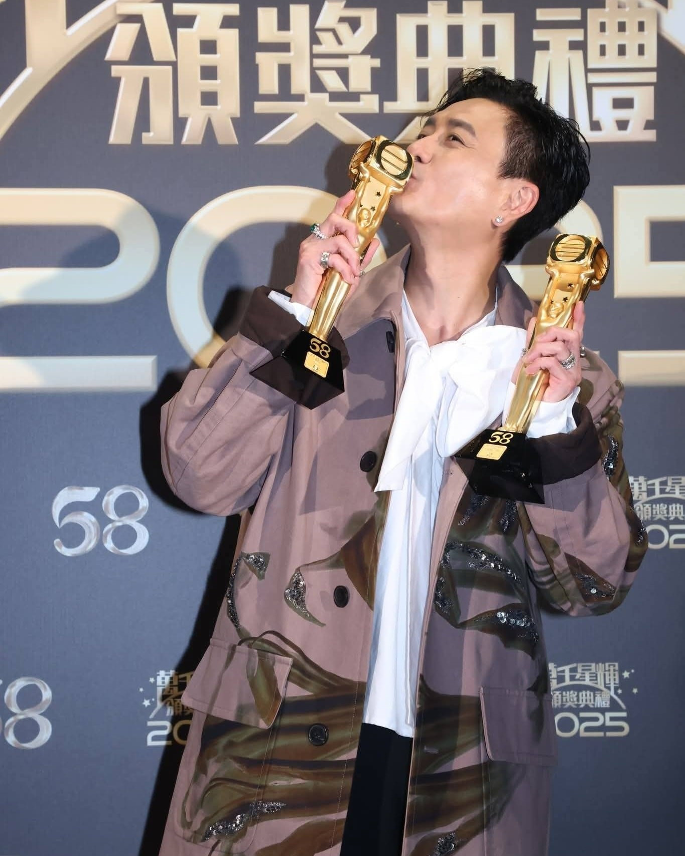 Huỳnh T&ocirc;ng Trạch kh&oacute;c nức nở- Ảnh 3.