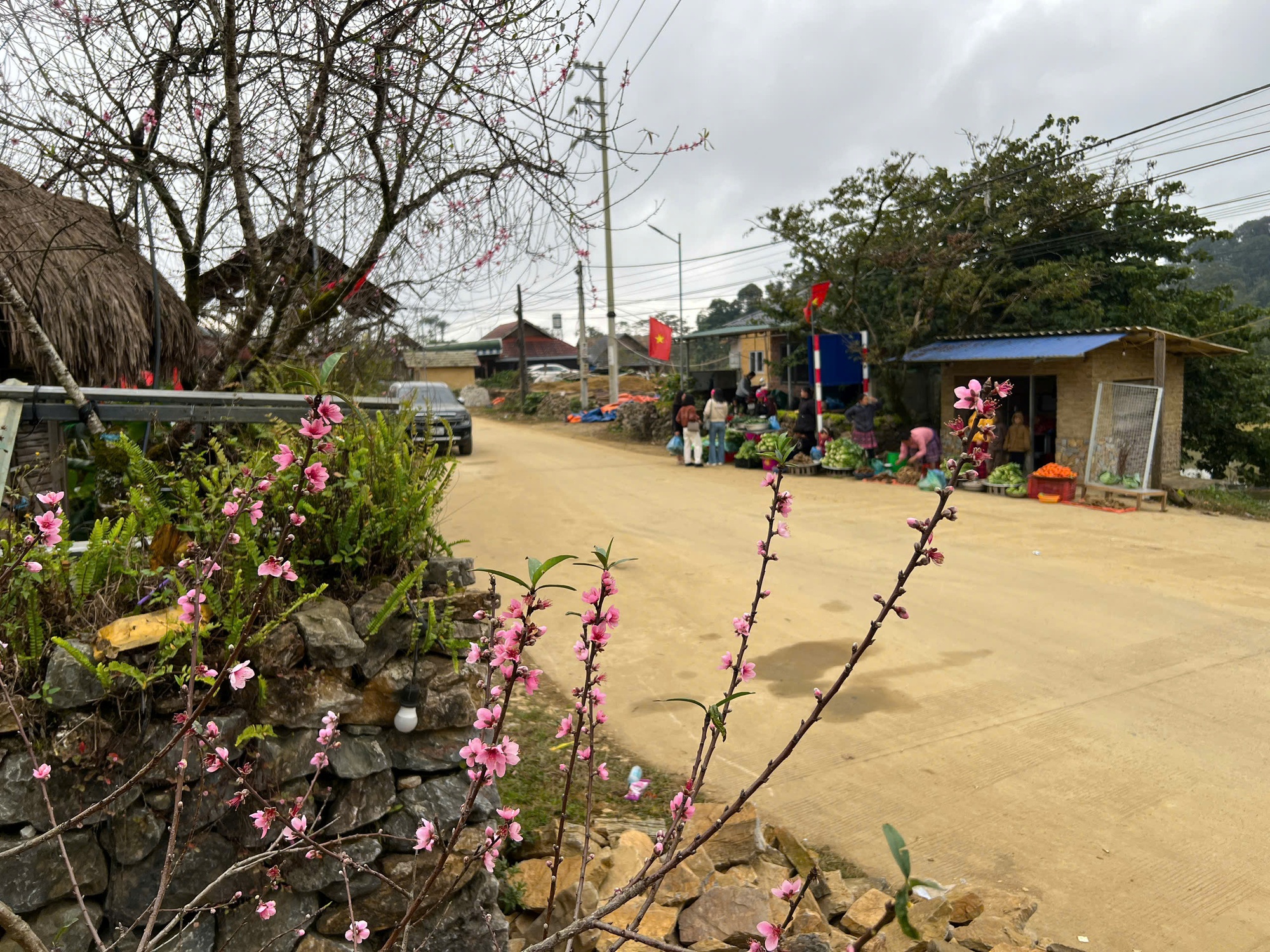 P&agrave; C&ograve;: Từ &ldquo;điểm n&oacute;ng&rdquo; an ninh đến điểm s&aacute;ng du lịch cộng đồng- Ảnh 2.