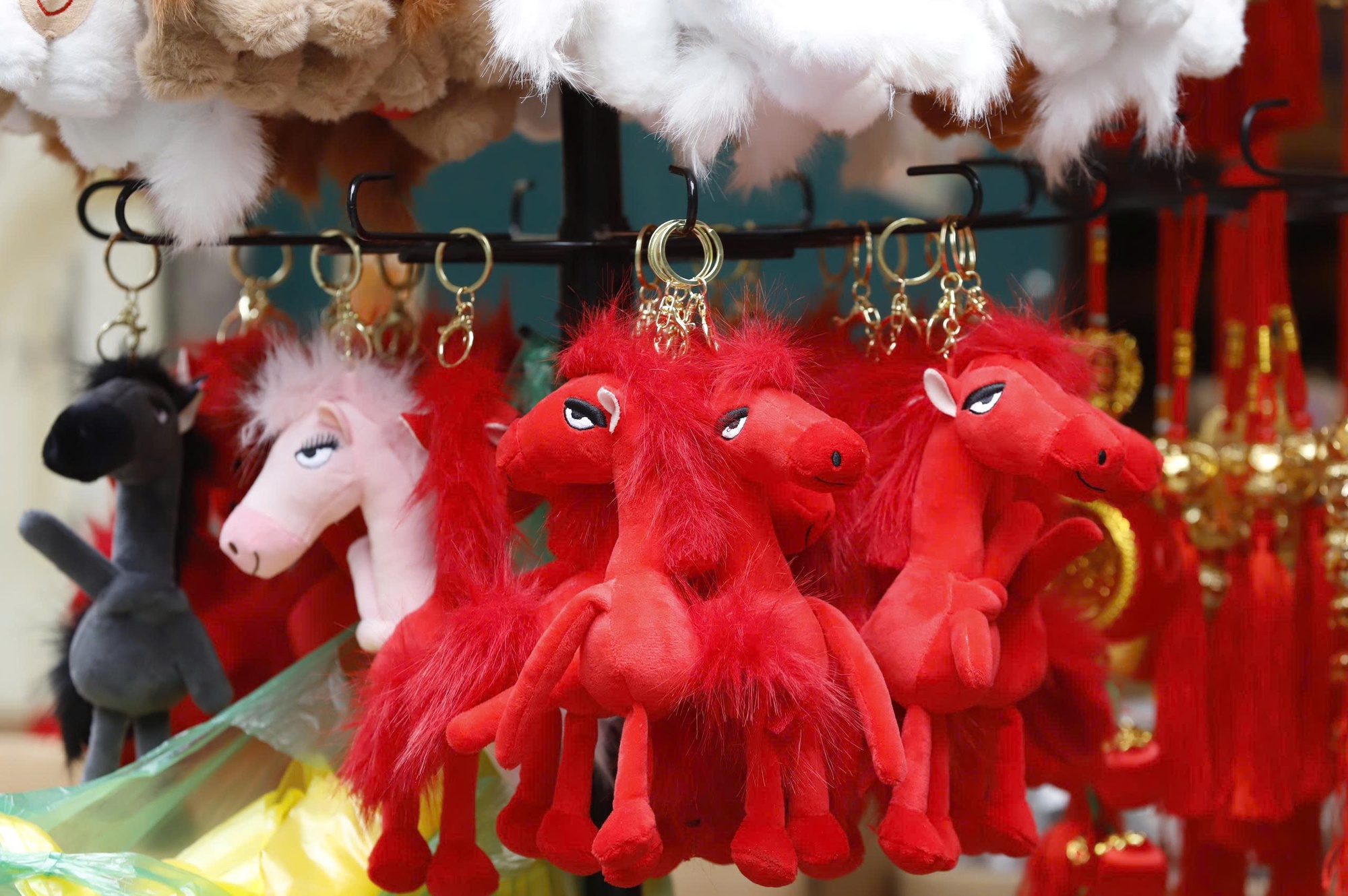 H&agrave; Nội: Phố H&agrave;ng M&atilde; rực rỡ sắc đỏ đ&oacute;n xu&acirc;n B&iacute;nh Ngọ 2026- Ảnh 10.