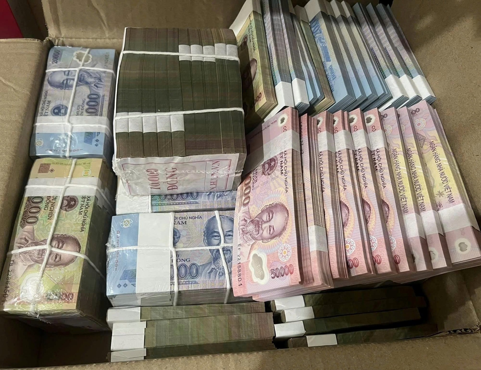 C&ocirc;ng an cảnh b&aacute;o n&oacute;ng đến người c&oacute; &yacute; định đổi tiền lẻ, tiền mới để l&igrave; x&igrave; dịp Tết- Ảnh 1.