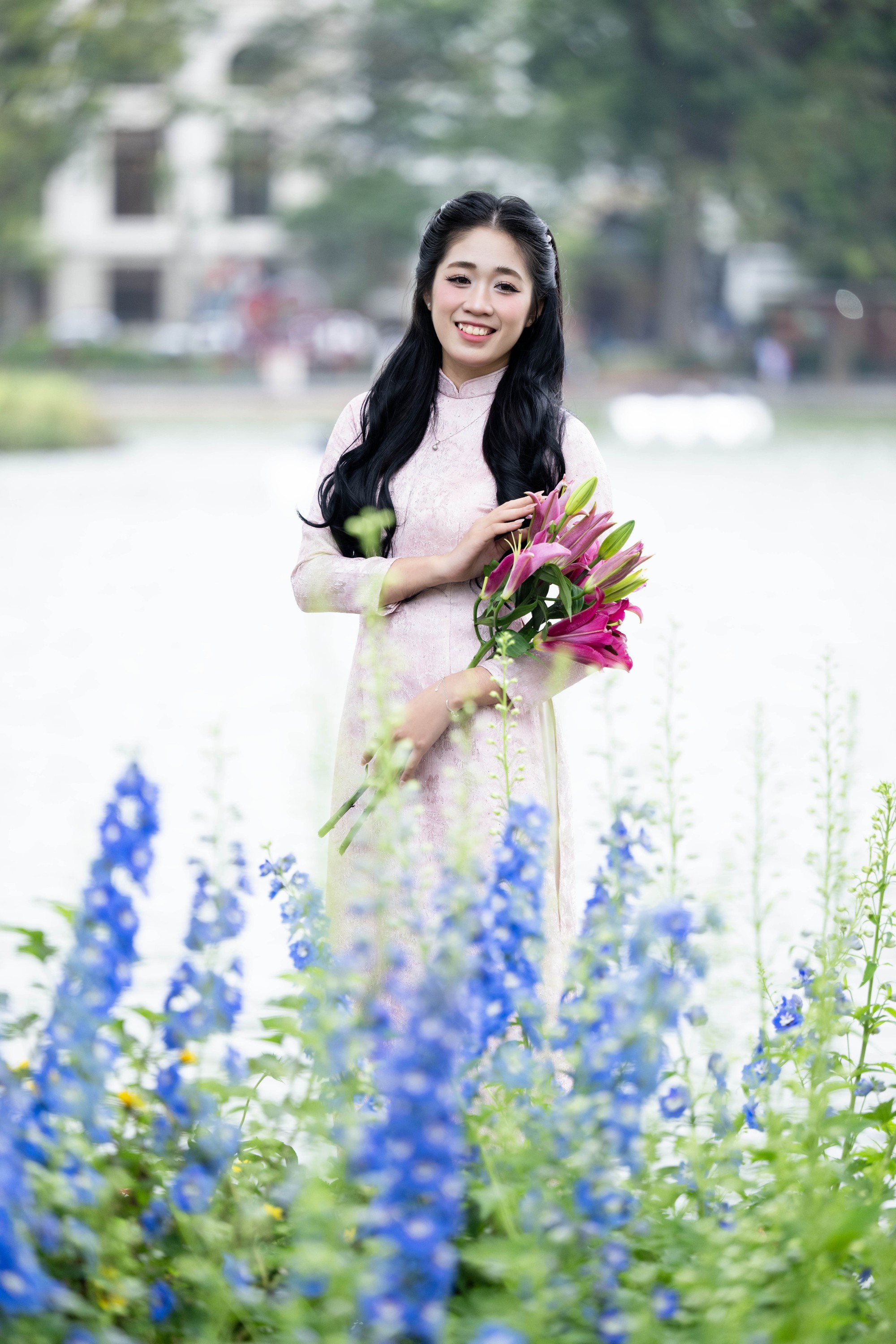 Hội n&agrave;ng thơ H&agrave; Nội vượt r&eacute;t s&acirc;u đi chụp &aacute;o d&agrave;i, 