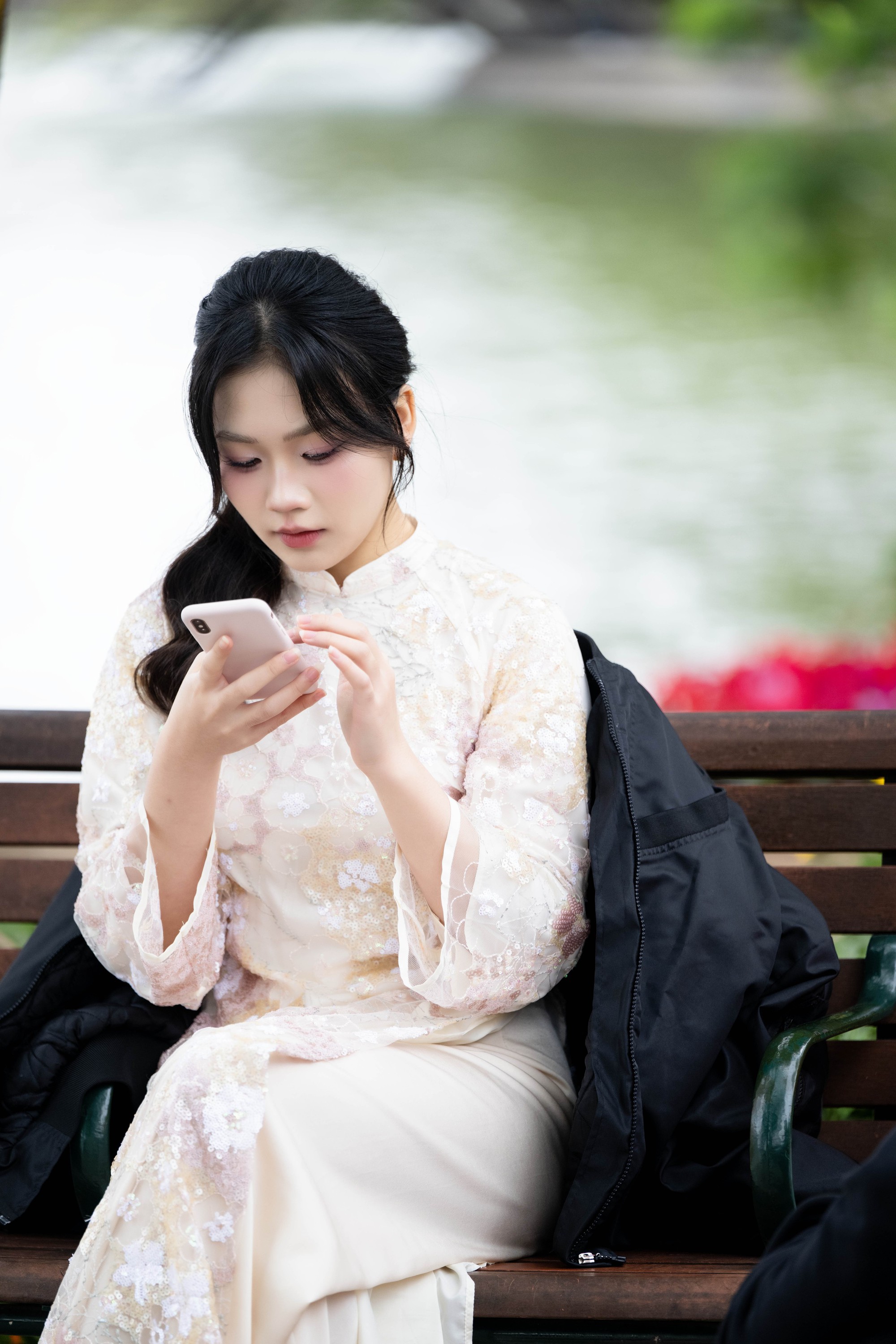 Hội n&agrave;ng thơ H&agrave; Nội vượt r&eacute;t s&acirc;u đi chụp &aacute;o d&agrave;i, 