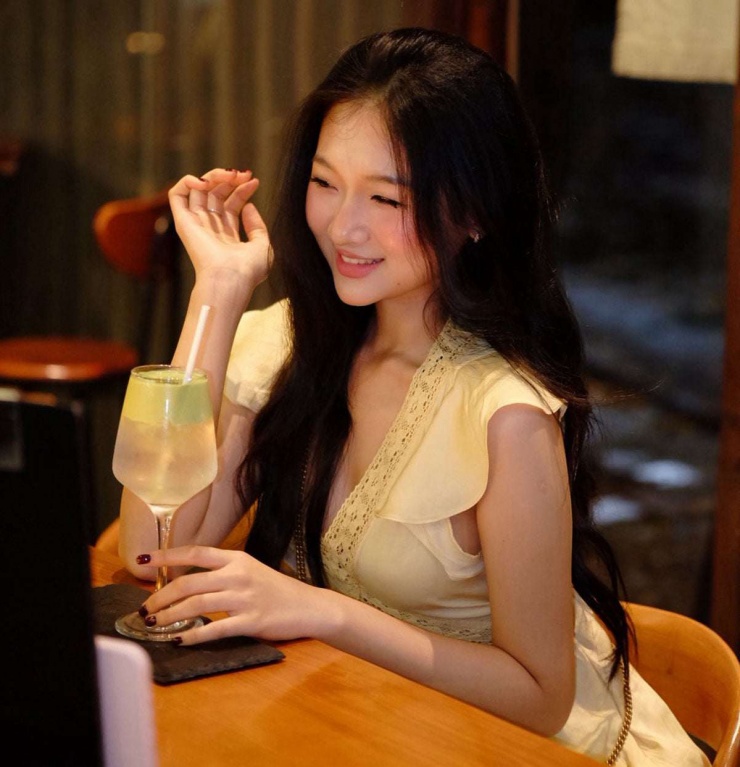 Lan truyền loạt ảnh thủ m&ocirc;n hotboy U23 Việt Nam Trần Trung Ki&ecirc;n t&igrave;nh tứ b&ecirc;n bạn g&aacute;i tin đồn, visual 