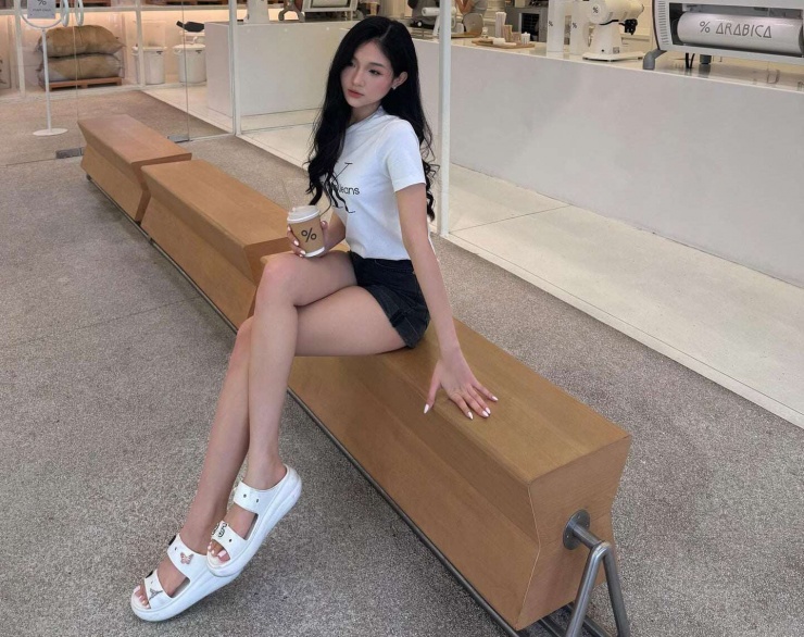 Lan truyền loạt ảnh thủ m&ocirc;n hotboy U23 Việt Nam Trần Trung Ki&ecirc;n t&igrave;nh tứ b&ecirc;n bạn g&aacute;i tin đồn, visual 