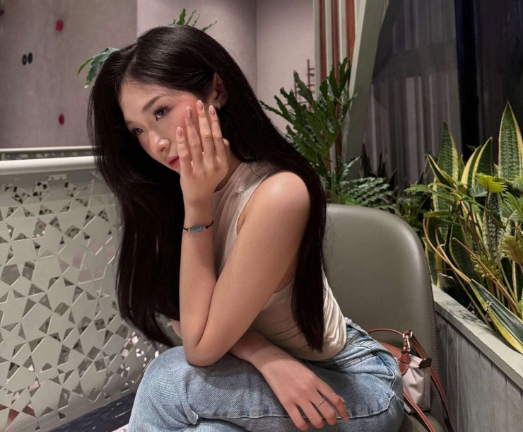 Lan truyền loạt ảnh thủ m&ocirc;n hotboy U23 Việt Nam Trần Trung Ki&ecirc;n t&igrave;nh tứ b&ecirc;n bạn g&aacute;i tin đồn, visual 