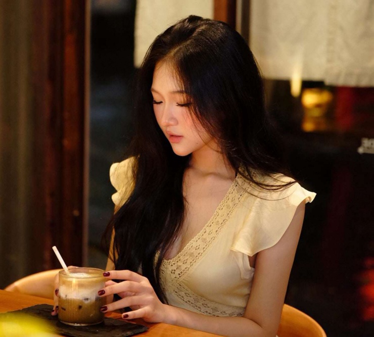 Lan truyền loạt ảnh thủ m&ocirc;n hotboy U23 Việt Nam Trần Trung Ki&ecirc;n t&igrave;nh tứ b&ecirc;n bạn g&aacute;i tin đồn, visual 