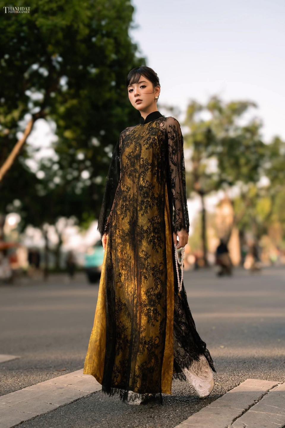 Không còn đỏ, hồng quen thuộc, áo dài Tết 2026 Không còn đỏ, hồng quen thuộc, áo dài Tết 2026