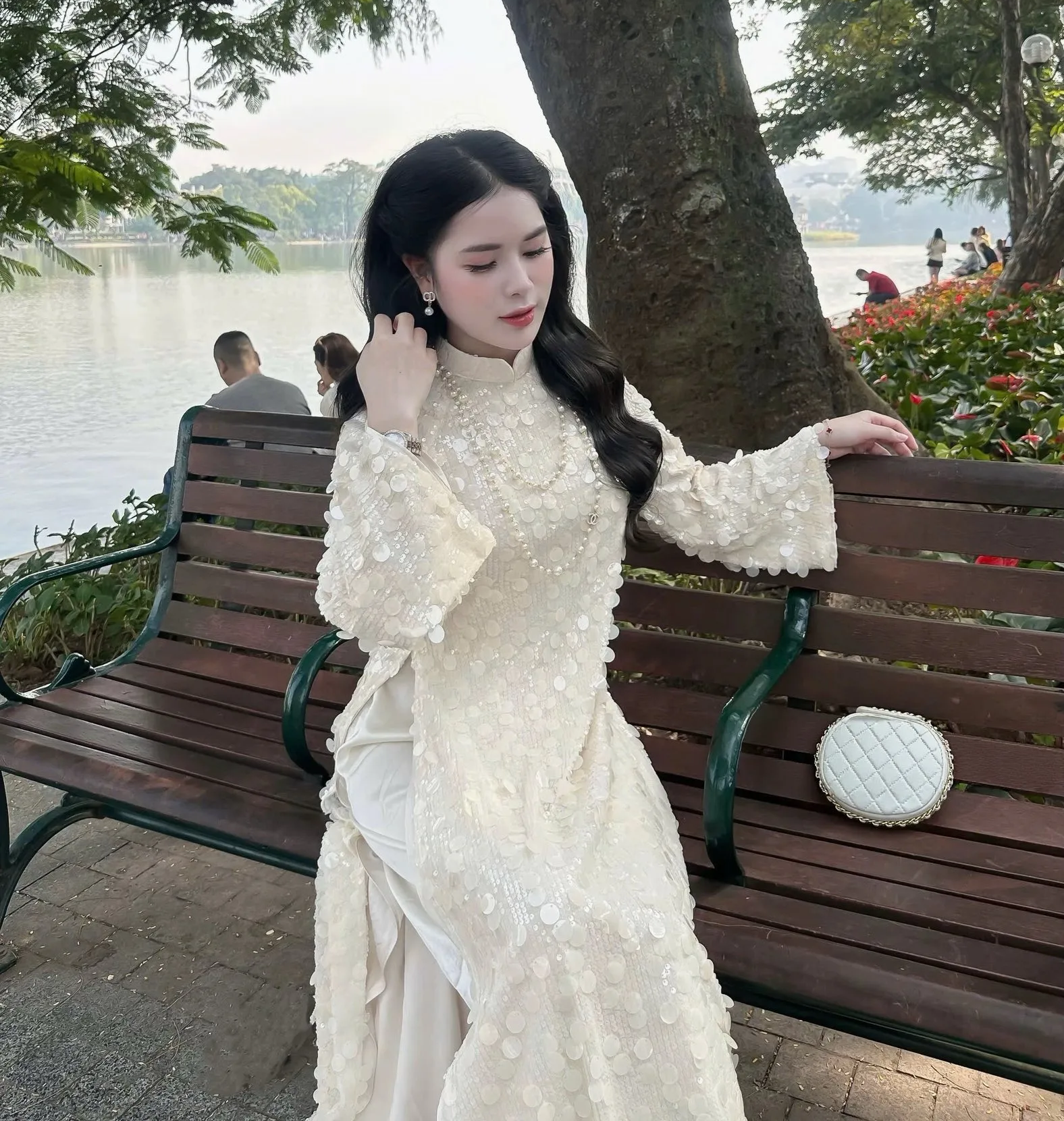 2 kiểu &aacute;o d&agrave;i voan ren "k&eacute;m duy&ecirc;n", c&oacute; hot đến đ&acirc;u bạn cũng chớ n&ecirc;n diện- Ảnh 7.