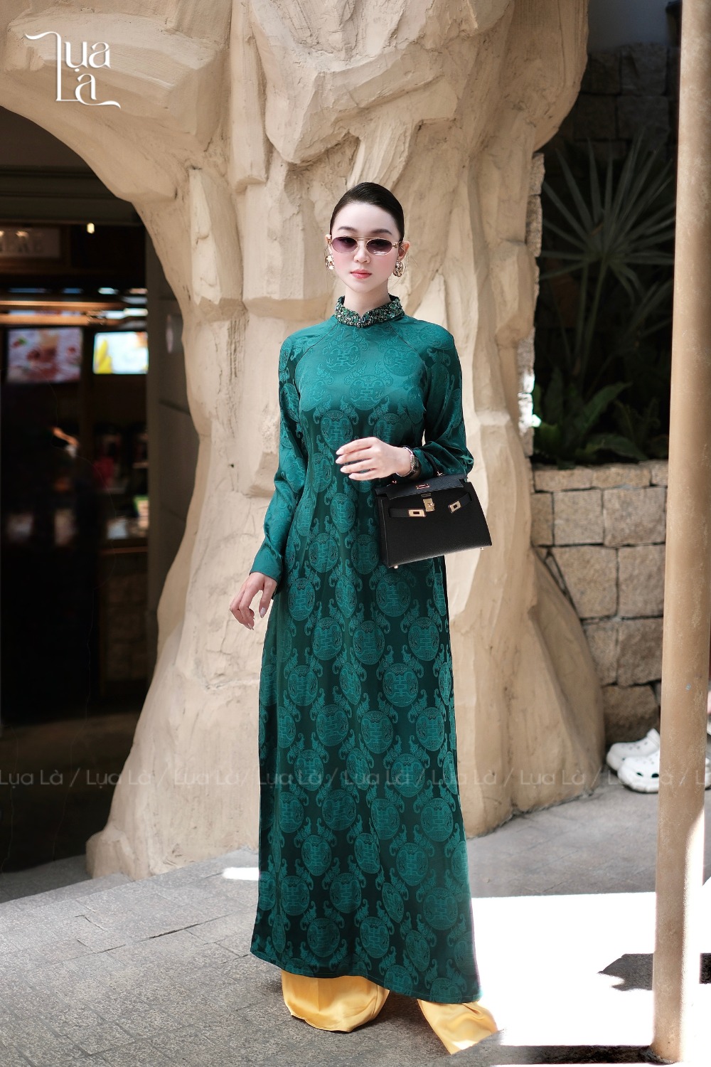 Không còn đỏ, hồng quen thuộc, áo dài Tết 2026 Không còn đỏ, hồng quen thuộc, áo dài Tết 2026