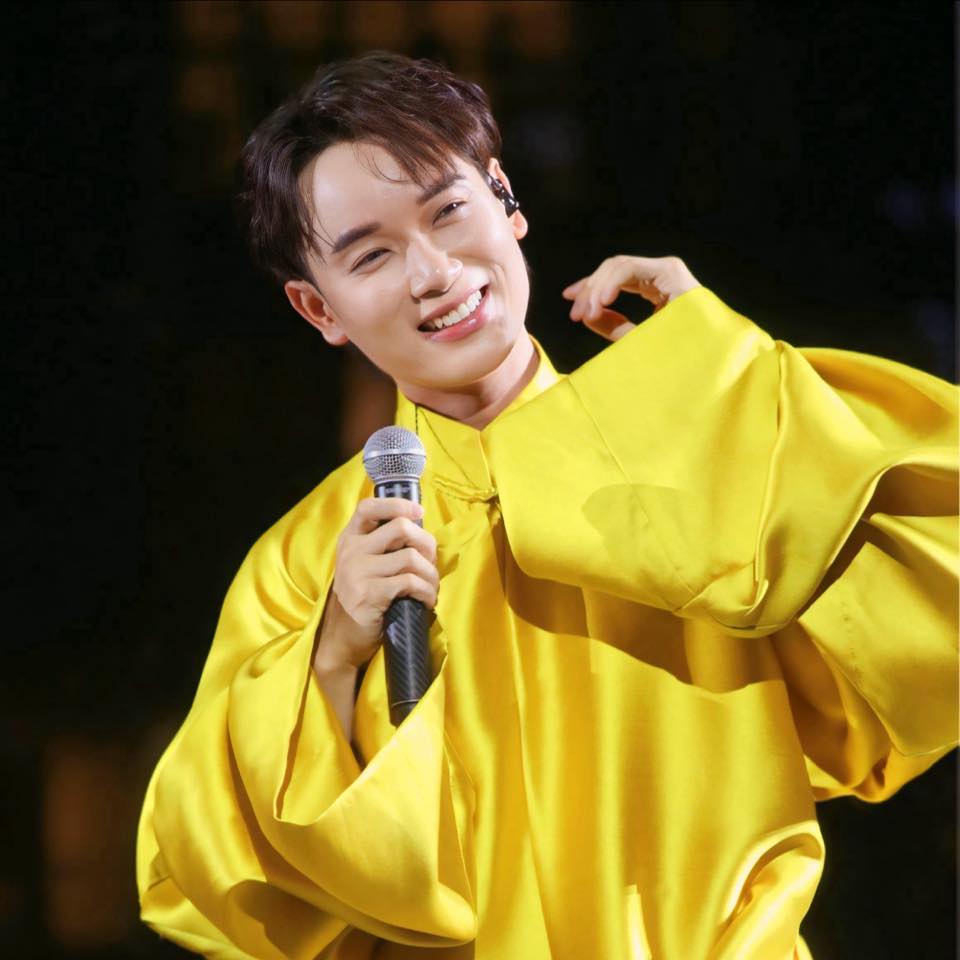 Tr&uacute;c Nh&acirc;n sau l&ugrave;m x&ugrave;m gọi fan l&agrave; n&ocirc; t&igrave;: &ldquo;Idol của c&aacute;c bạn sẽ hiện nguy&ecirc;n h&igrave;nh khi gặp t&ocirc;i&rdquo;- Ảnh 3.